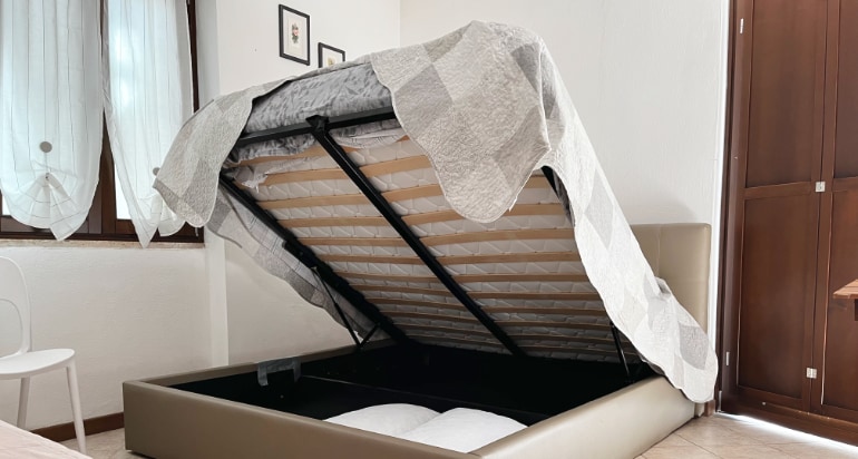 Letto matrimoniale con contenitore